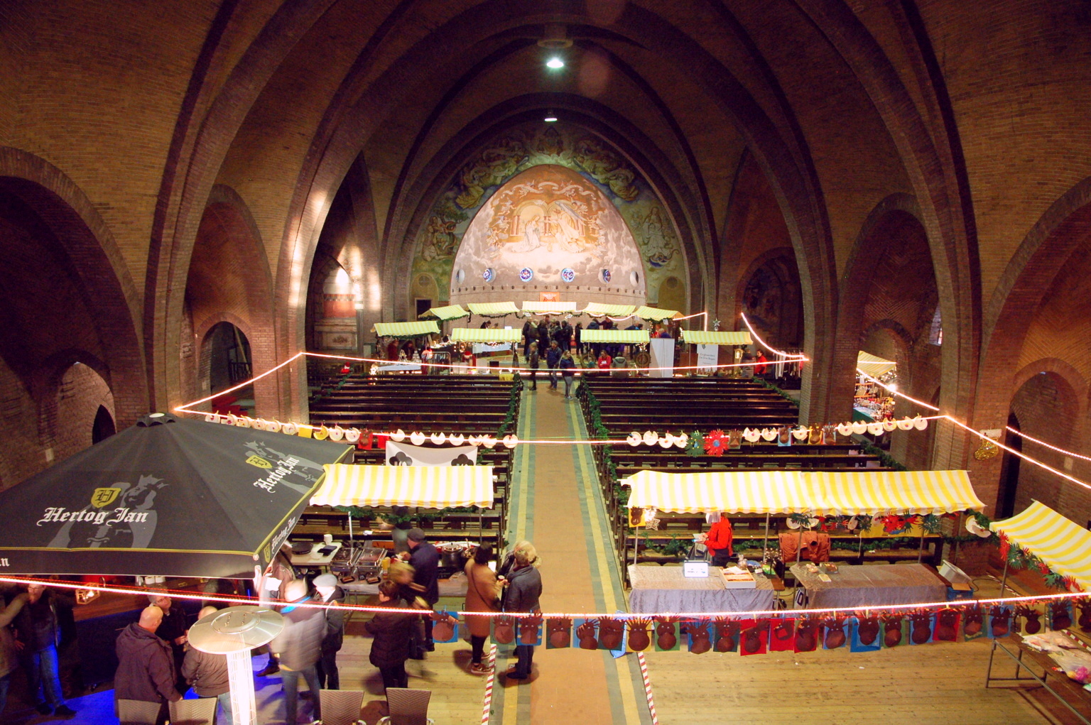 Kerstmarkt op 8 december 2019 in de Corneliusbasiliek