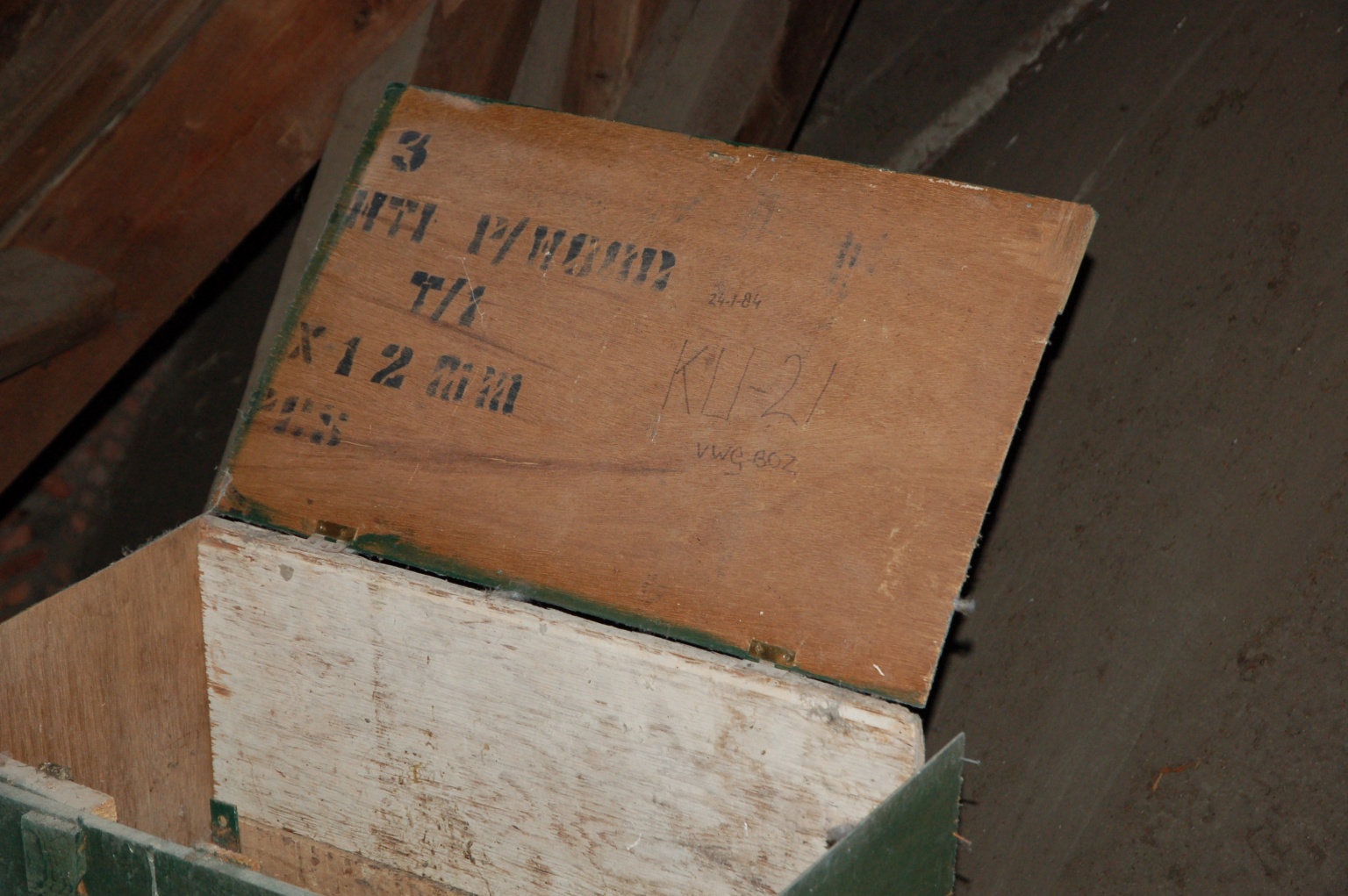 De meer dan 36 jaar oude nestkast van de kerkuilen op het gewelf